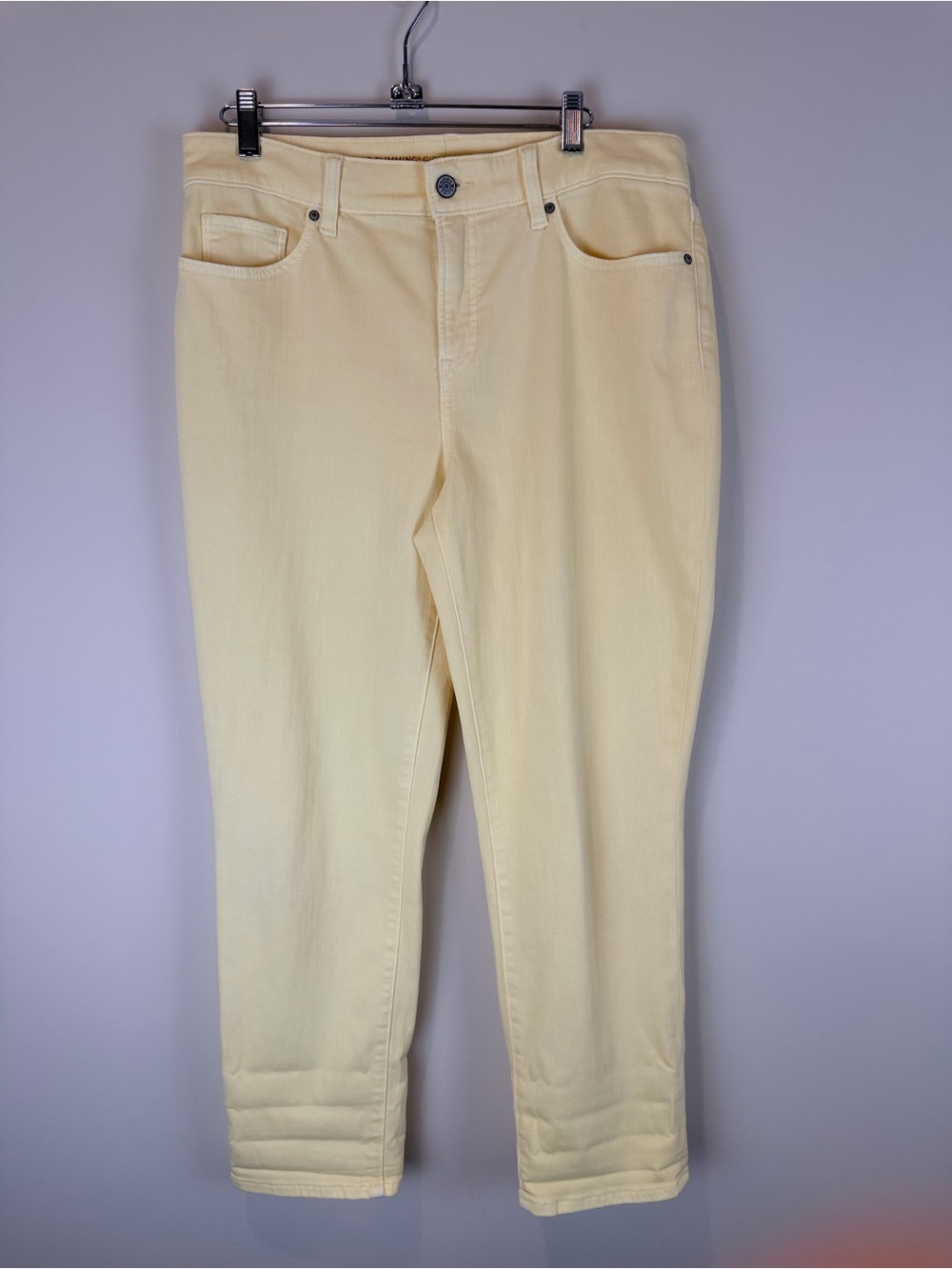 Chico's Pale Yellow So Slimming Girlfriend Cropped Jeans Size 10 or 1.5